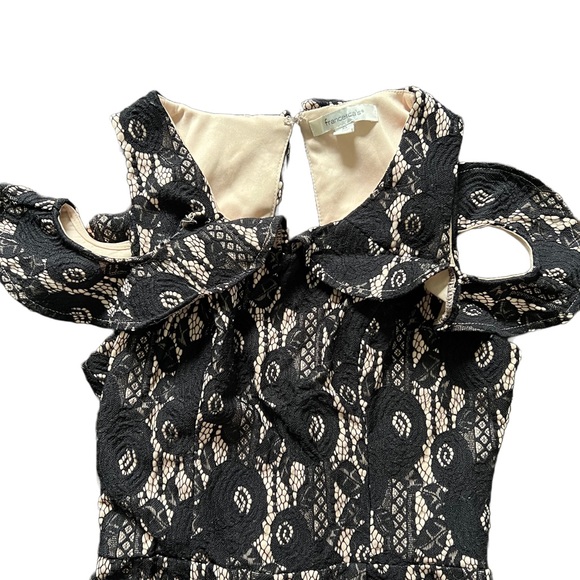 FRANCESCA’S NUDE ROMPER WITH BLACK LACE OVERLAY AND OPEN BACK SIZE XS - Picture 4 of 10